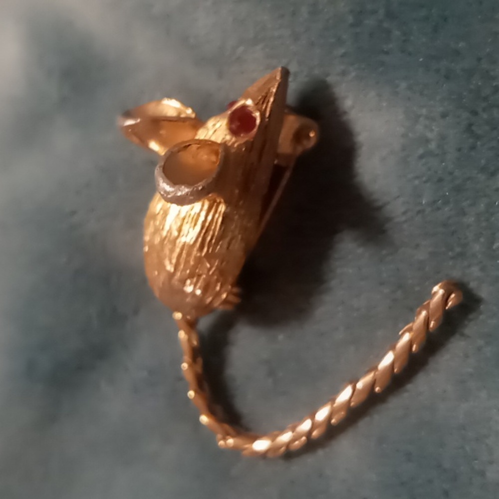 Vintage lapel pin or branch gold filled mouse ruby red eyes tail moves so cute